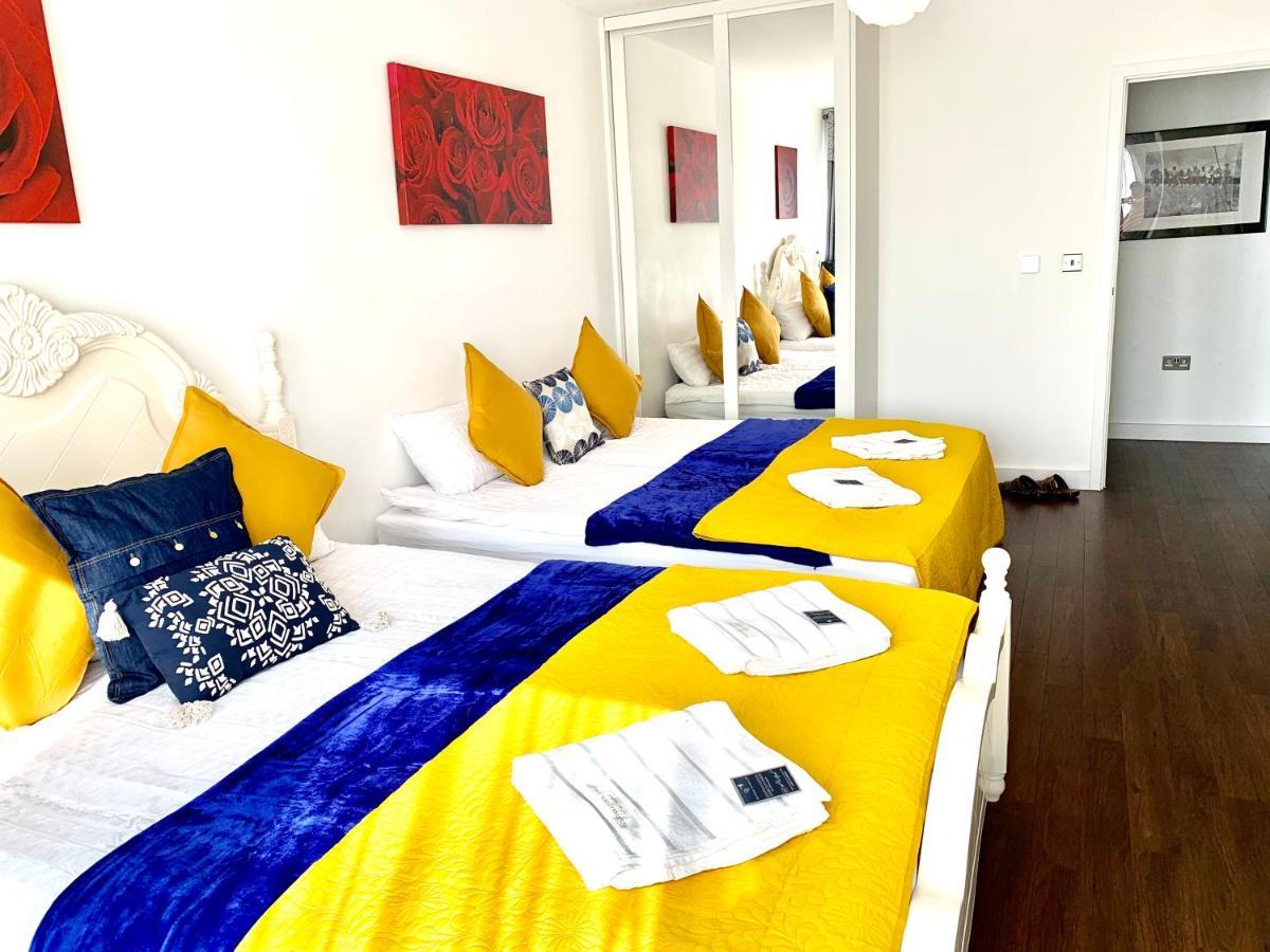 2-Bedrooms Modern Apartment Next To Velodrome, Lounge, Balcony, Parking, Abba Apartment London