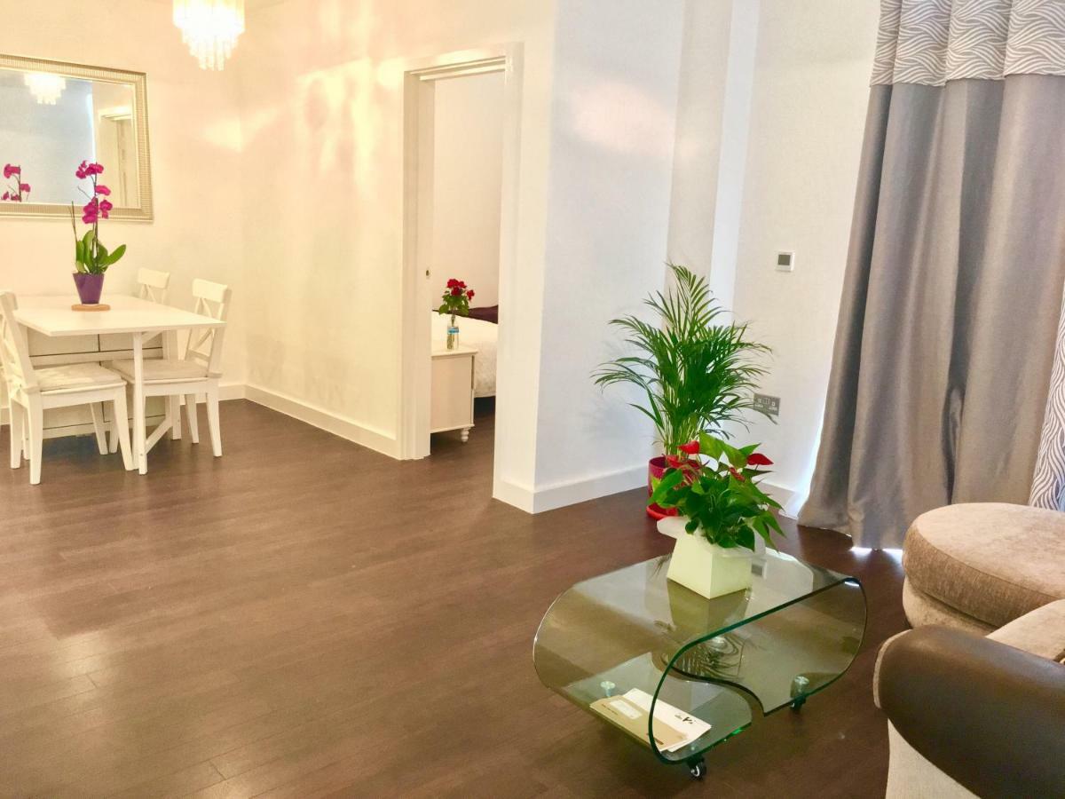 2-Bedrooms Modern Apartment Next To Velodrome, Lounge, Balcony, Parking, Abba London