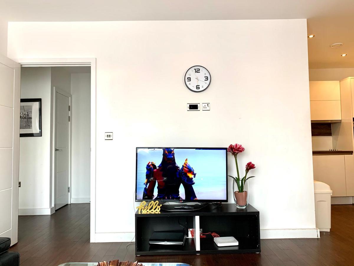 2-Bedrooms Modern Apartment Next To Velodrome, Lounge, Balcony, Parking, Abba Apartamento Londres