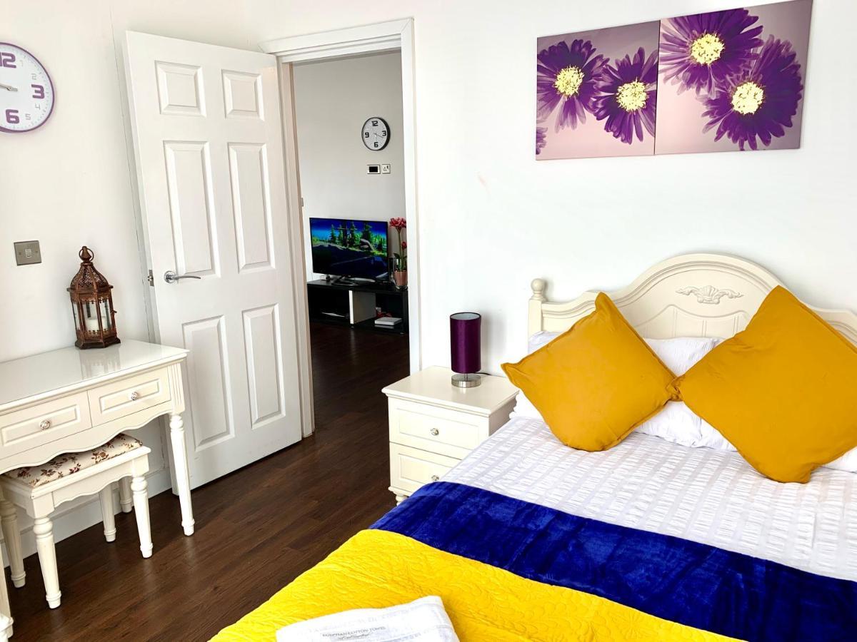 2-Bedrooms Modern Apartment Next To Velodrome, Lounge, Balcony, Parking, Abba Londres