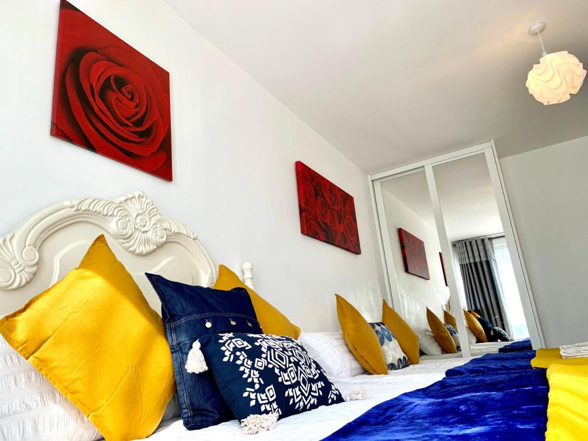 2-Bedrooms Modern Apartment Next To Velodrome, Lounge, Balcony, Parking, Abba *