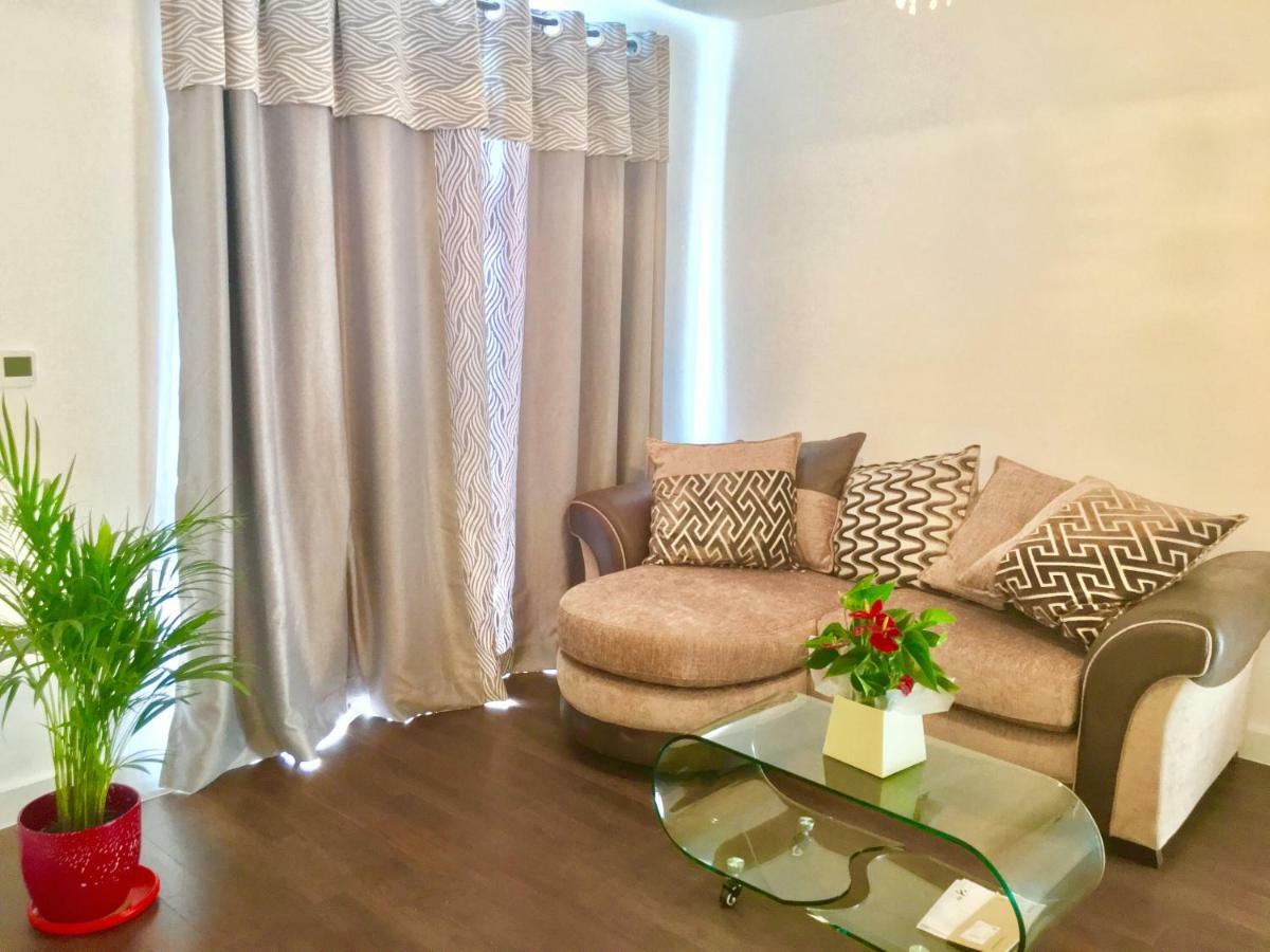 2-Bedrooms Modern Apartment Next To Velodrome, Lounge, Balcony, Parking, Abba * Londres