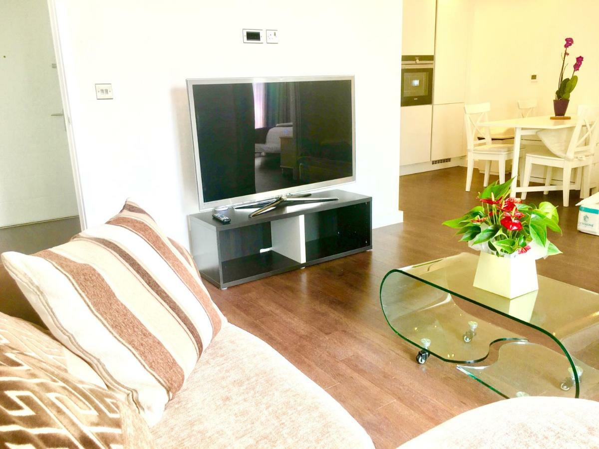 2-Bedrooms Modern Apartment Next To Velodrome, Lounge, Balcony, Parking, Abba