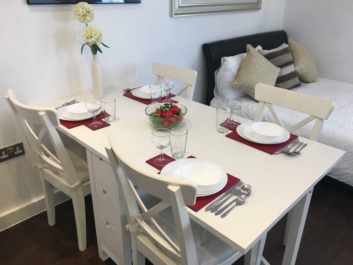 2-Bedrooms Modern Apartment Next To Velodrome, Lounge, Balcony, Parking, Abba *