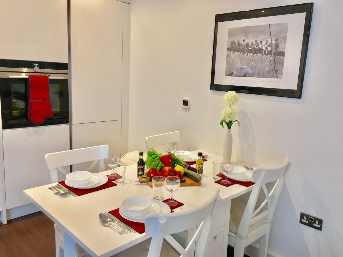 2-Bedrooms Modern Apartment Next To Velodrome, Lounge, Balcony, Parking, Abba Londres
