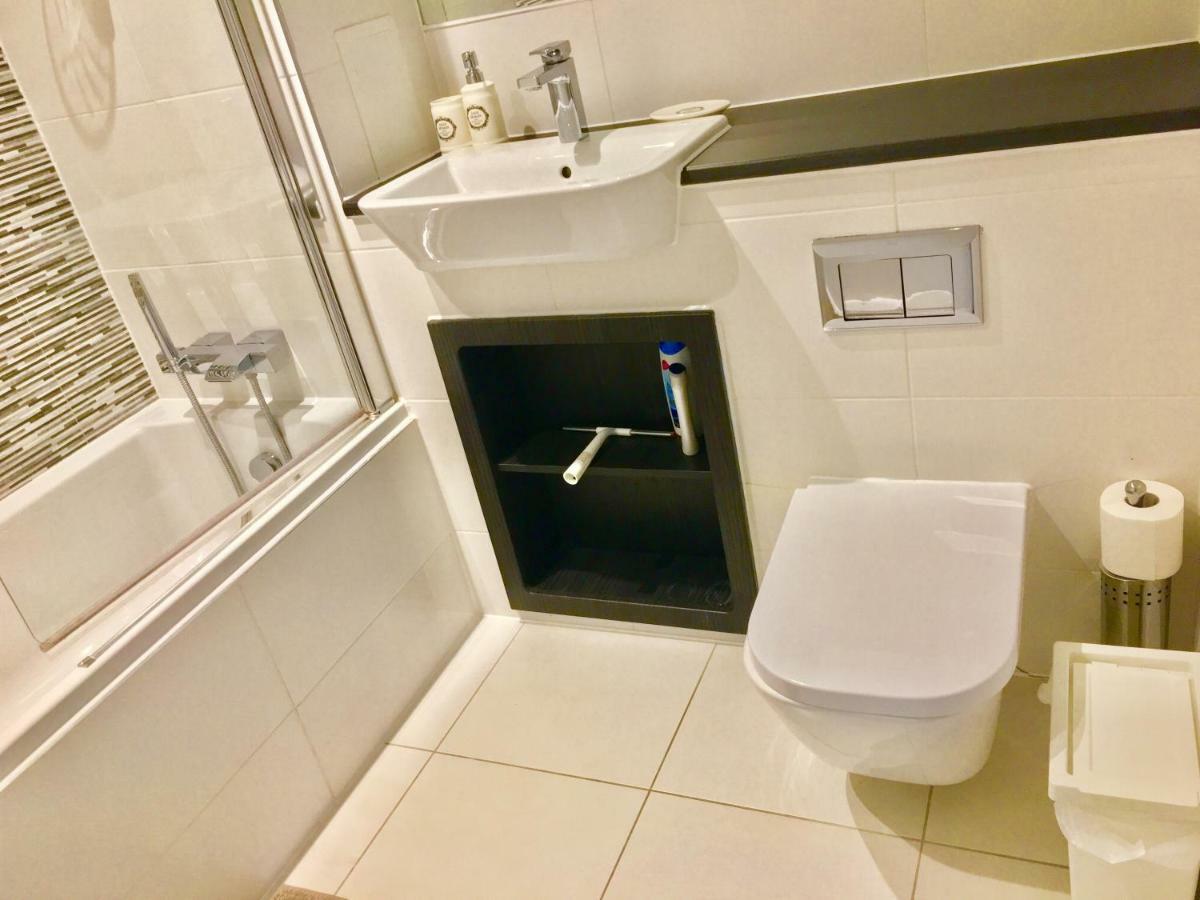 2-Bedrooms Modern Apartment Next To Velodrome, Lounge, Balcony, Parking, Abba Apartamento Londres