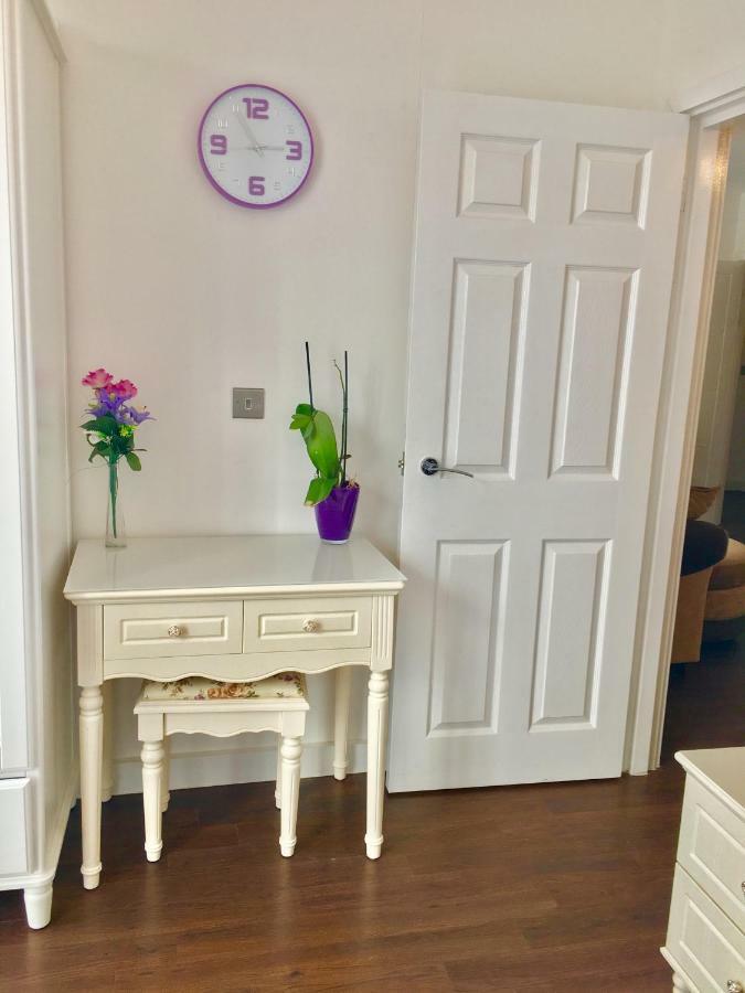 2-Bedrooms Modern Apartment Next To Velodrome, Lounge, Balcony, Parking, Abba * Londres